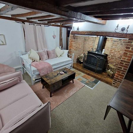 Two Bedroom Grade Ll Cottage At Az Luxury Stays Honey Horsefield With Wifi And Free Parking Hundon Eksteriør bilde