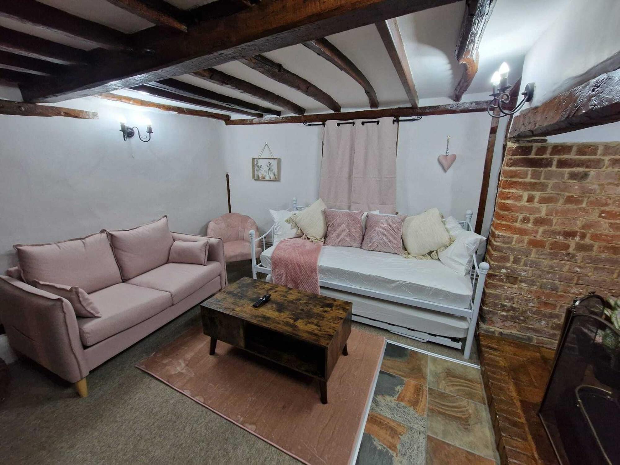 Two Bedroom Grade Ll Cottage At Az Luxury Stays Honey Horsefield With Wifi And Free Parking Hundon Eksteriør bilde